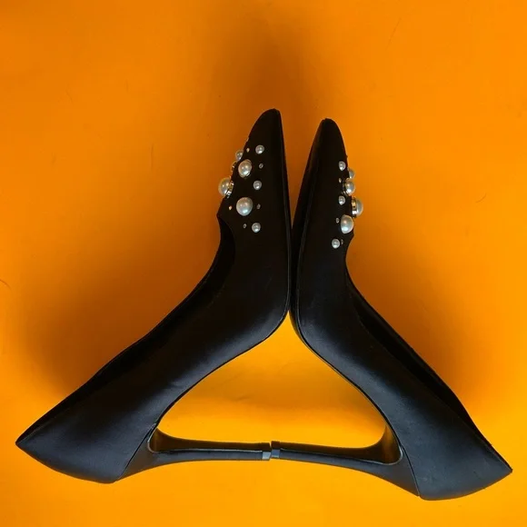 Nine West Black Pumps with Pearl Embellishments - Picture 6 of 13